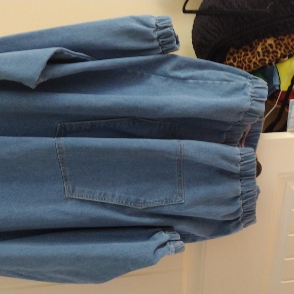 Clothes - Picture 3 of 4